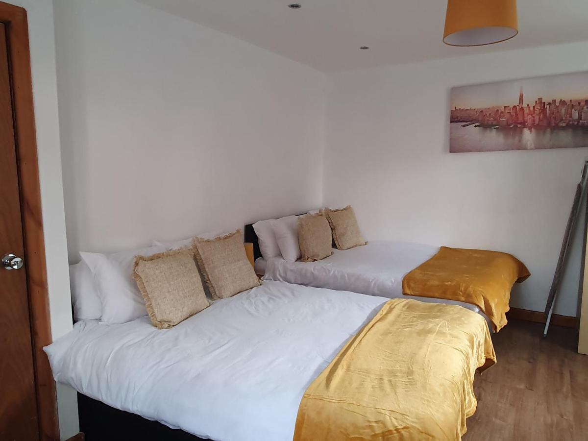 No 10 Limehouse Apartment โอลดัม ภายนอก รูปภาพ